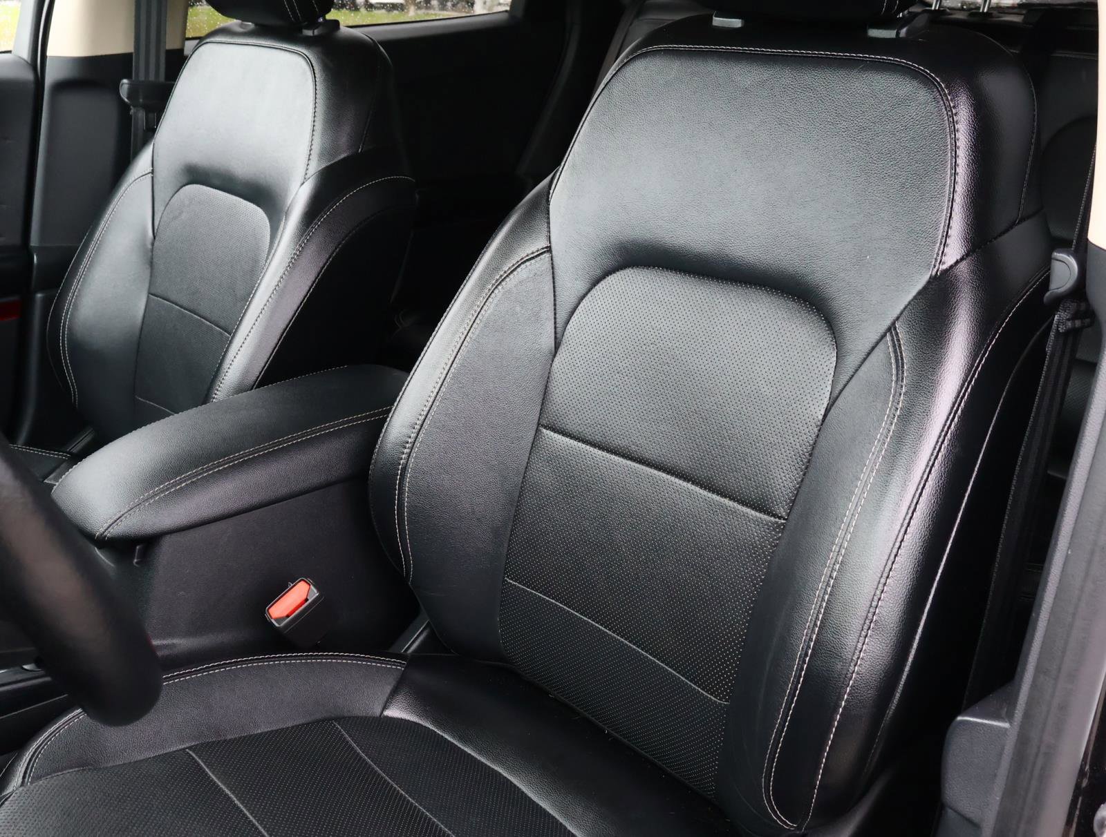 Used 2020 Ford Escape Titanium image 13