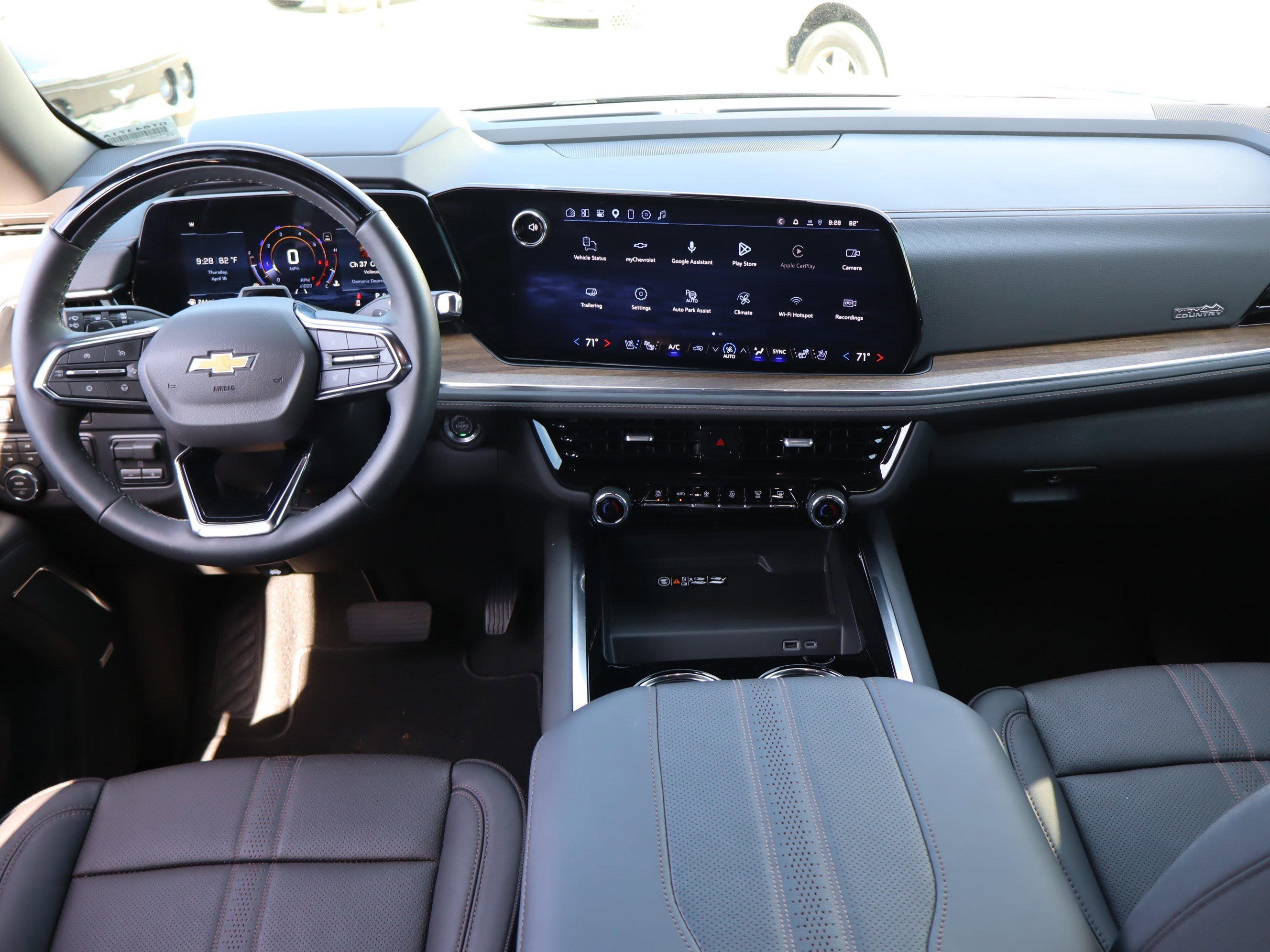 Used 2026 Chevrolet Suburban High Country AWD/4WD image 17