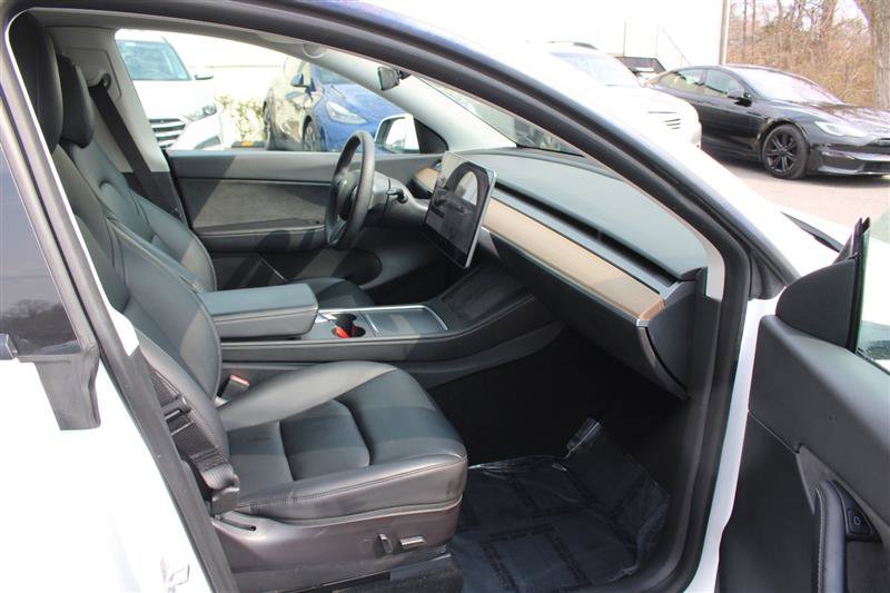 Used 2022 Tesla Model Y Long Range image 13