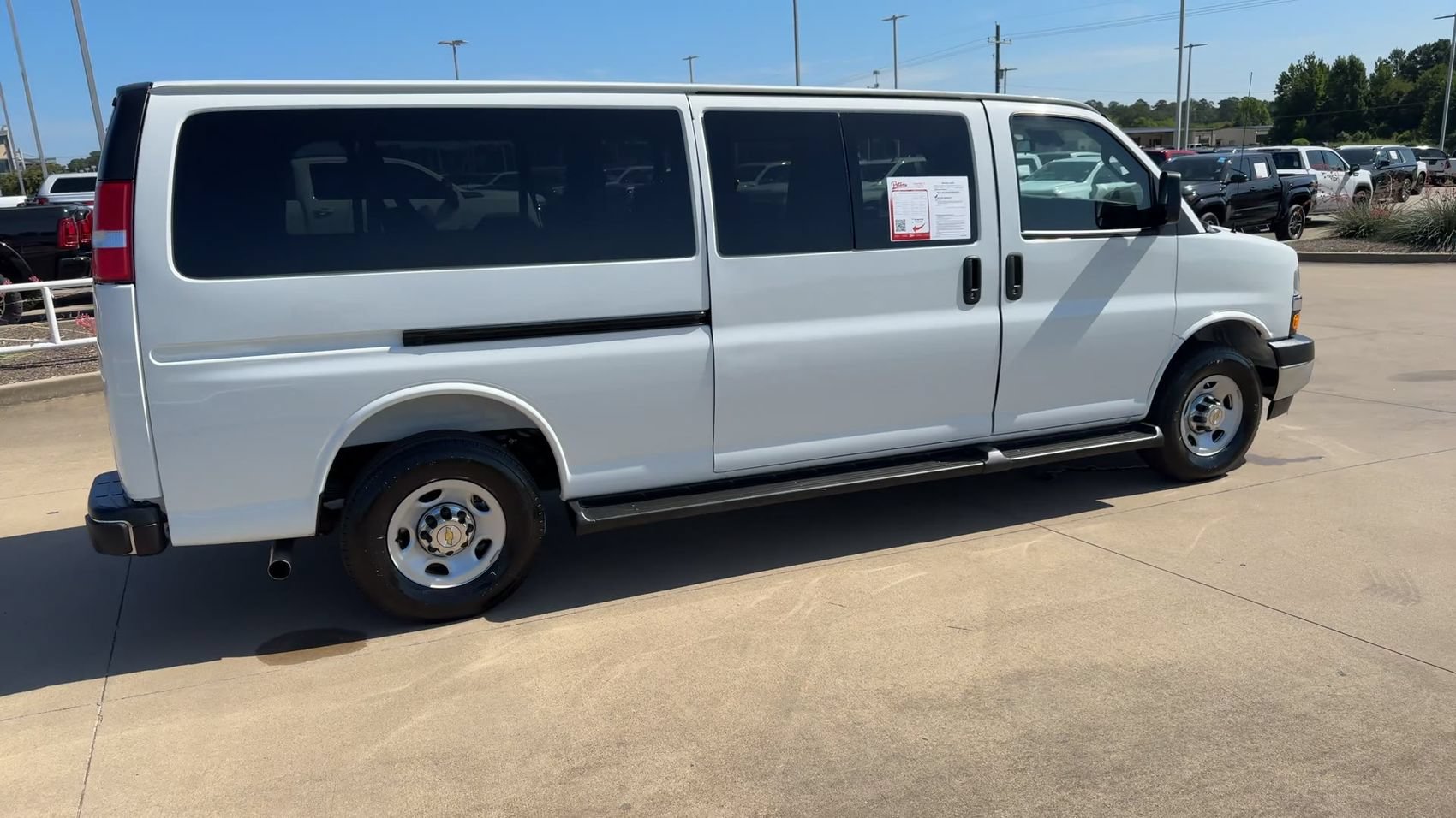 Used 2025 Chevrolet Express 3500 LT w/ LT Preferred Equipment Group RWD image 9