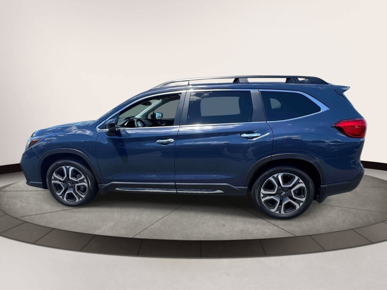 Used 2025 Subaru Ascent Touring AWD/4WD image 5