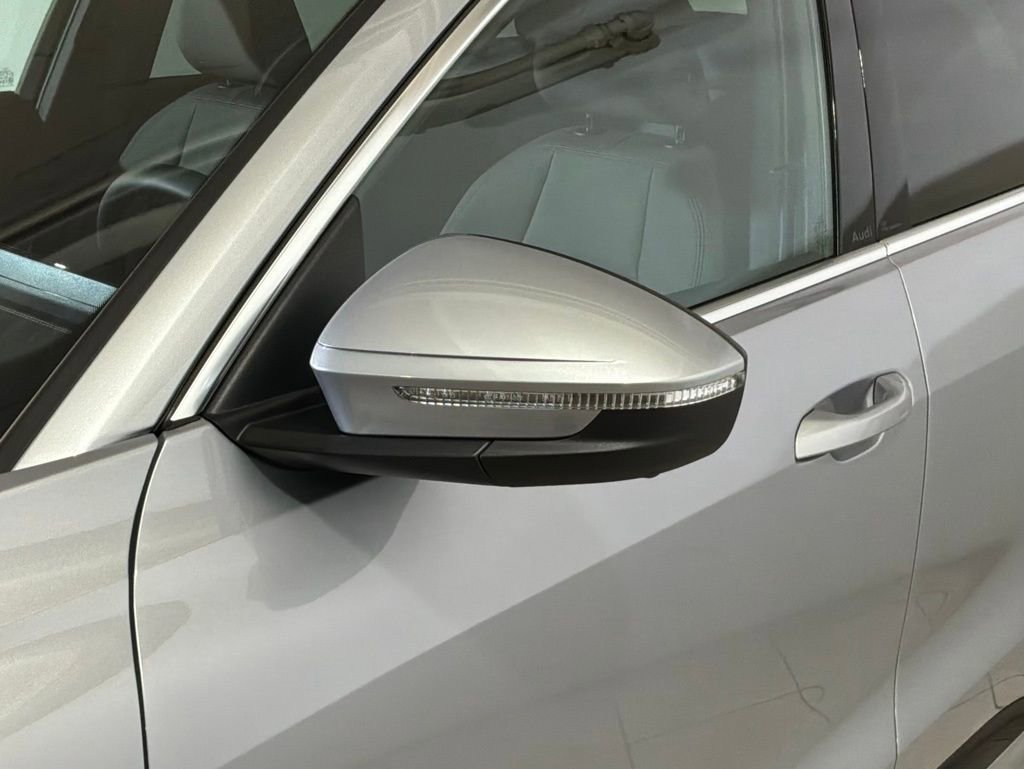 Certified 2025 Audi Q5 Premium w/ Convenience Package image 27