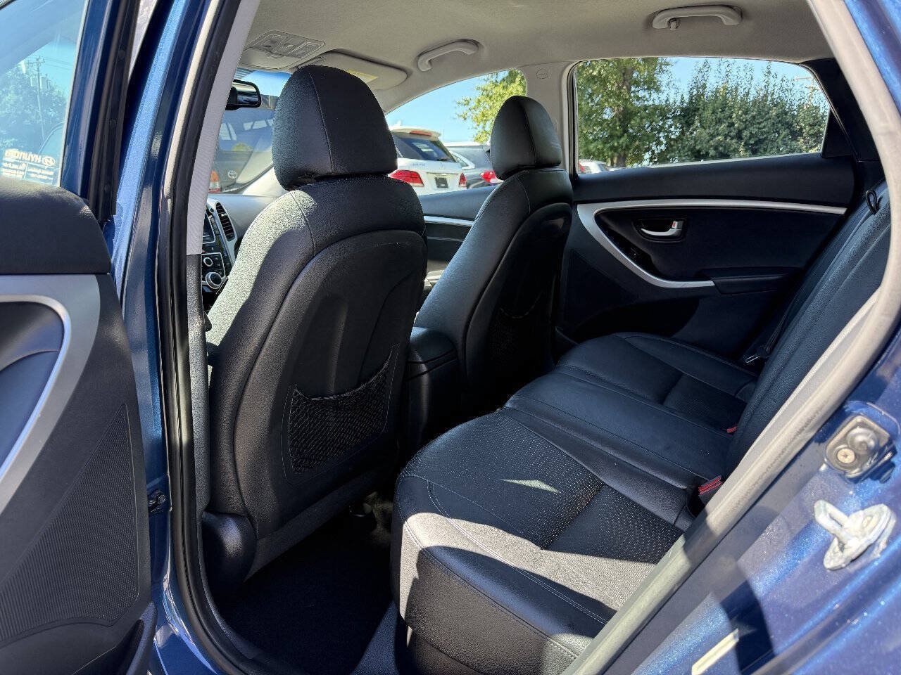 Used 2015 Hyundai Elantra GT w/ Option Group 02 FWD image 7