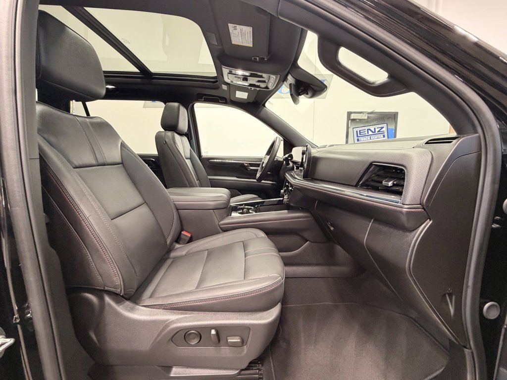 Used 2025 Chevrolet Suburban RST w/ Sun And Tow Package image 15