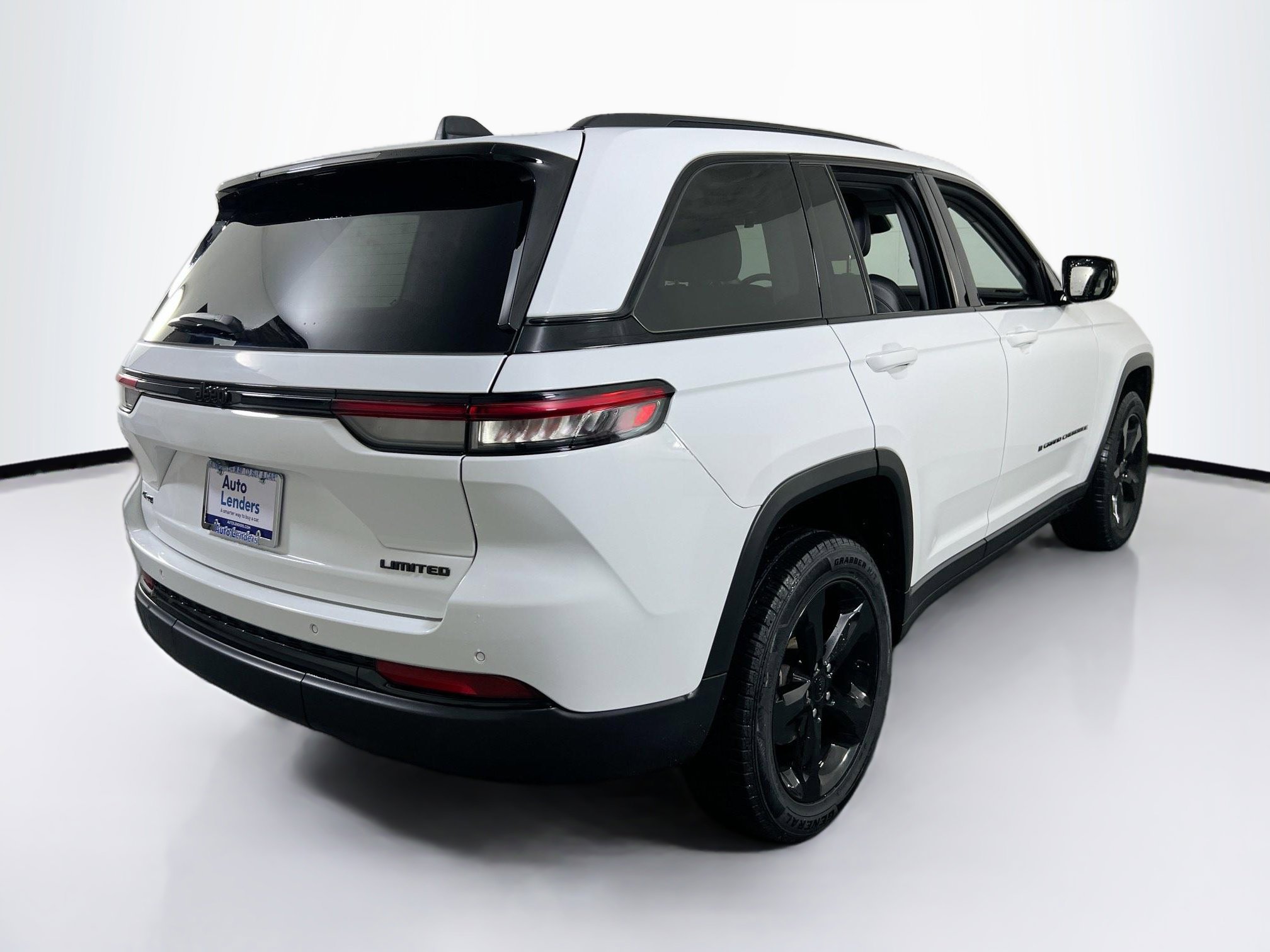 Used 2023 Jeep Grand Cherokee Limited w/ Black Appearance Package AWD/4WD image 5