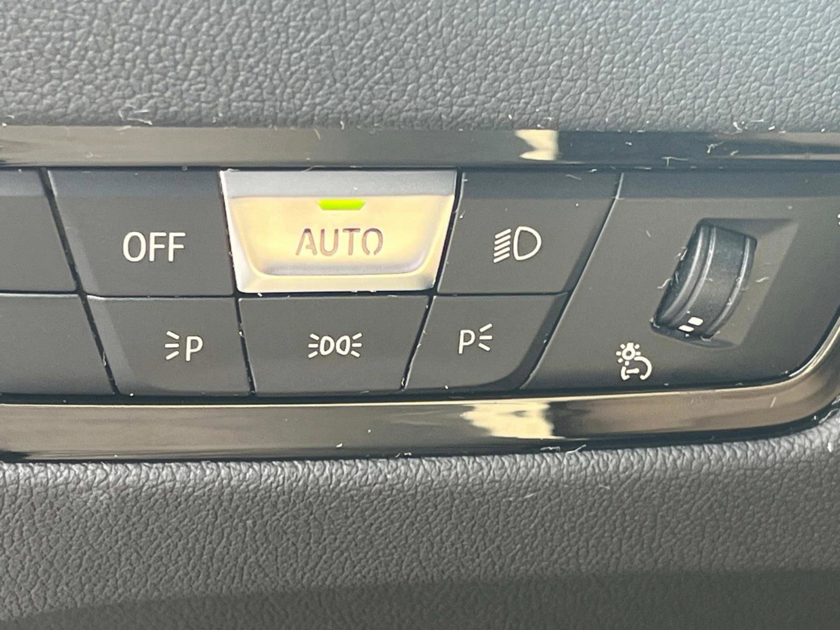 Used 2024 BMW 330e xDrive image 37