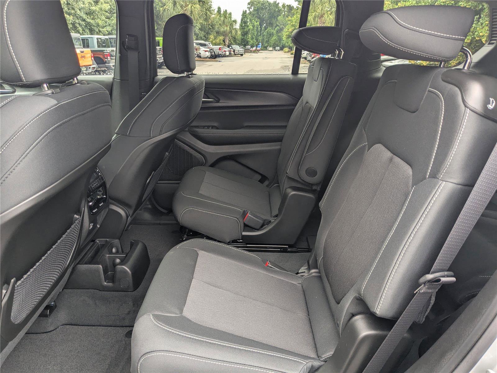 New 2025 Jeep Grand Cherokee L Laredo image 14