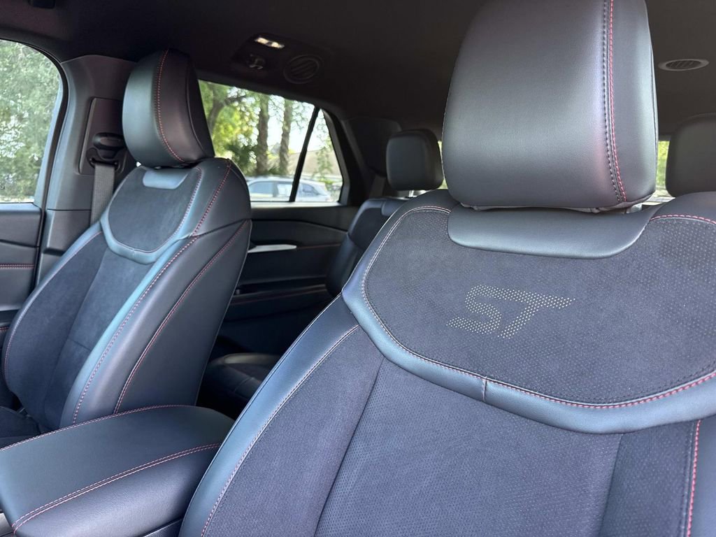 Used 2025 Ford Explorer ST RWD image 27