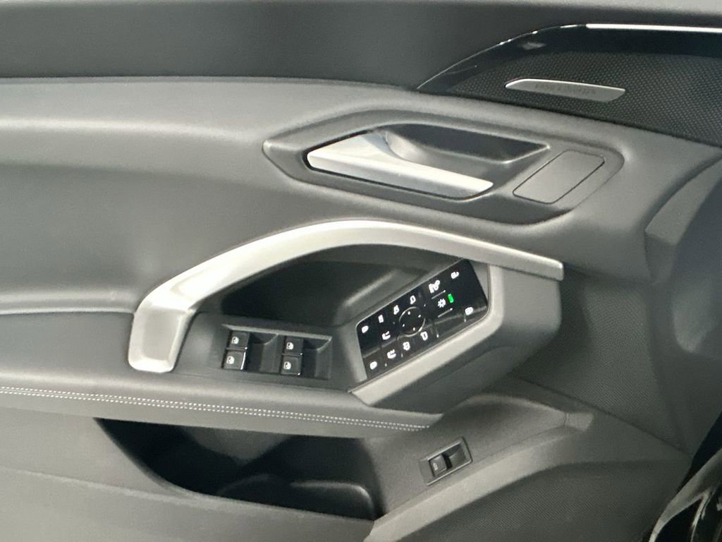 Used 2025 Audi Q5 Premium Plus w/ Premium Plus image 11