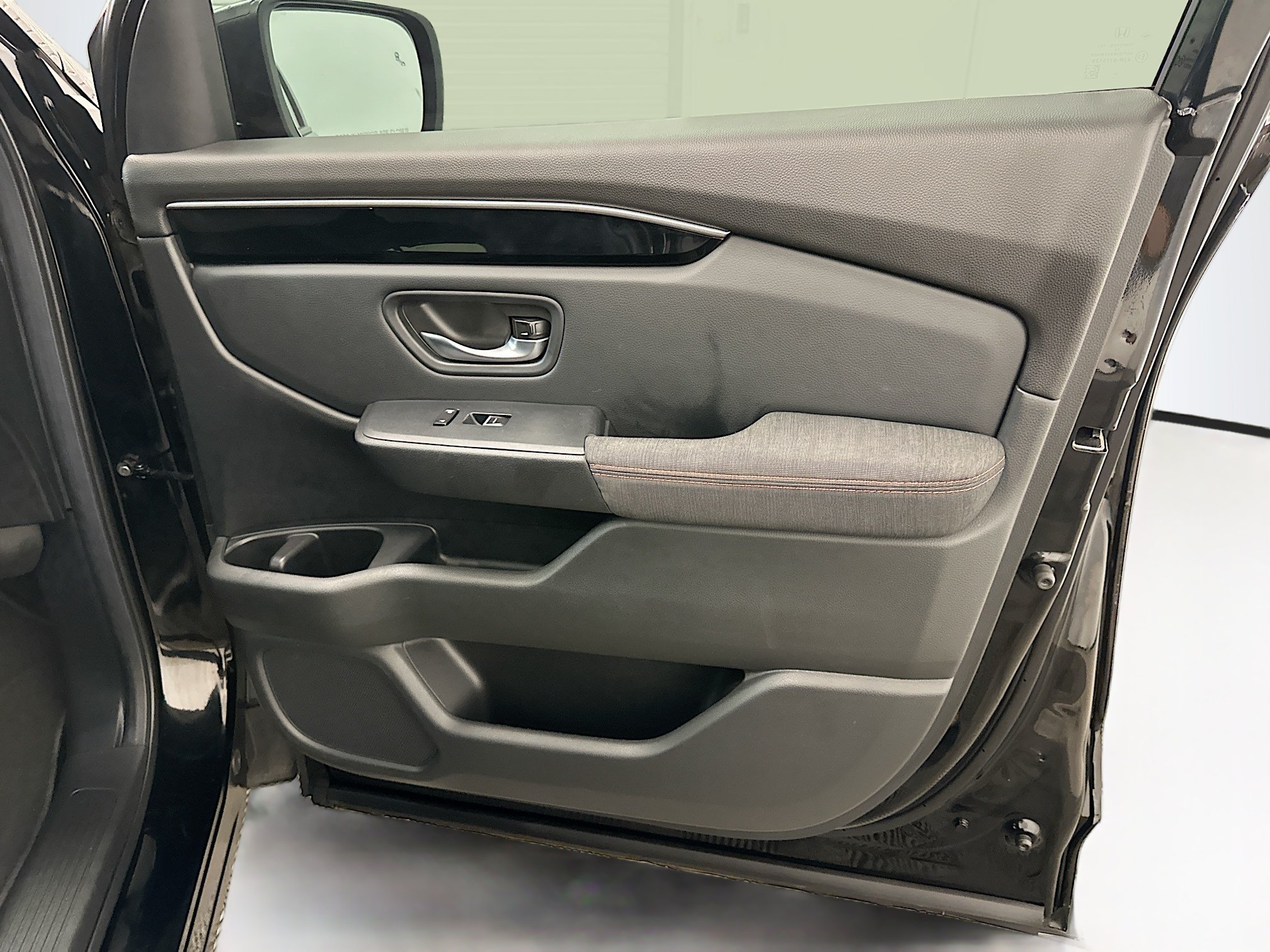 Used 2025 Honda Pilot Sport image 33