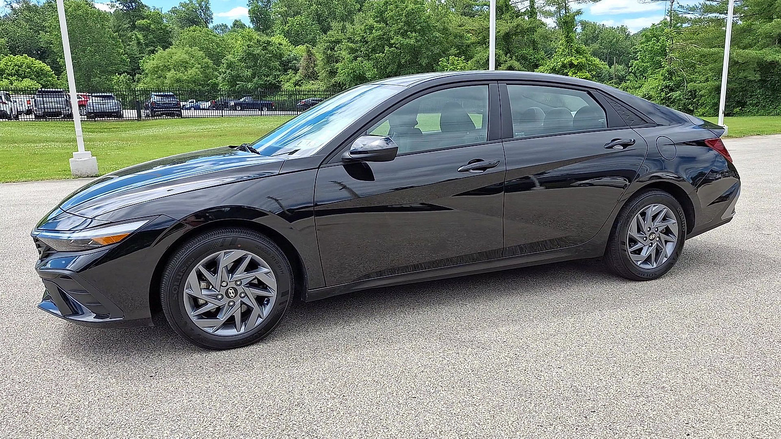 Used 2024 Hyundai Elantra SEL FWD image 5