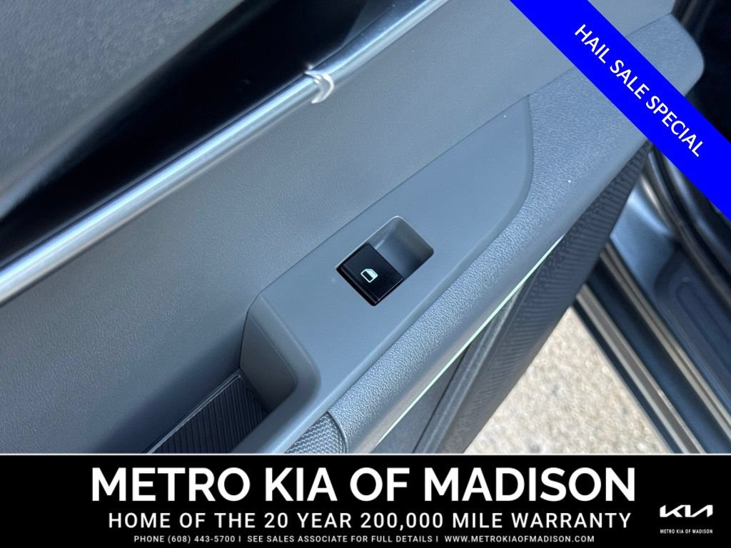 Used 2025 Kia Niro EX Touring FWD image 32