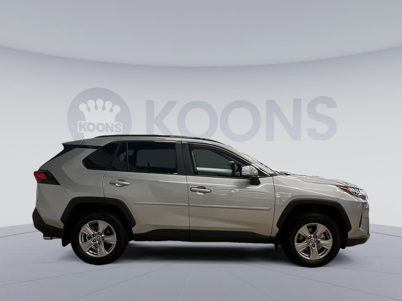 Used 2025 Toyota RAV4 XLE w/ Convenience Package image 5