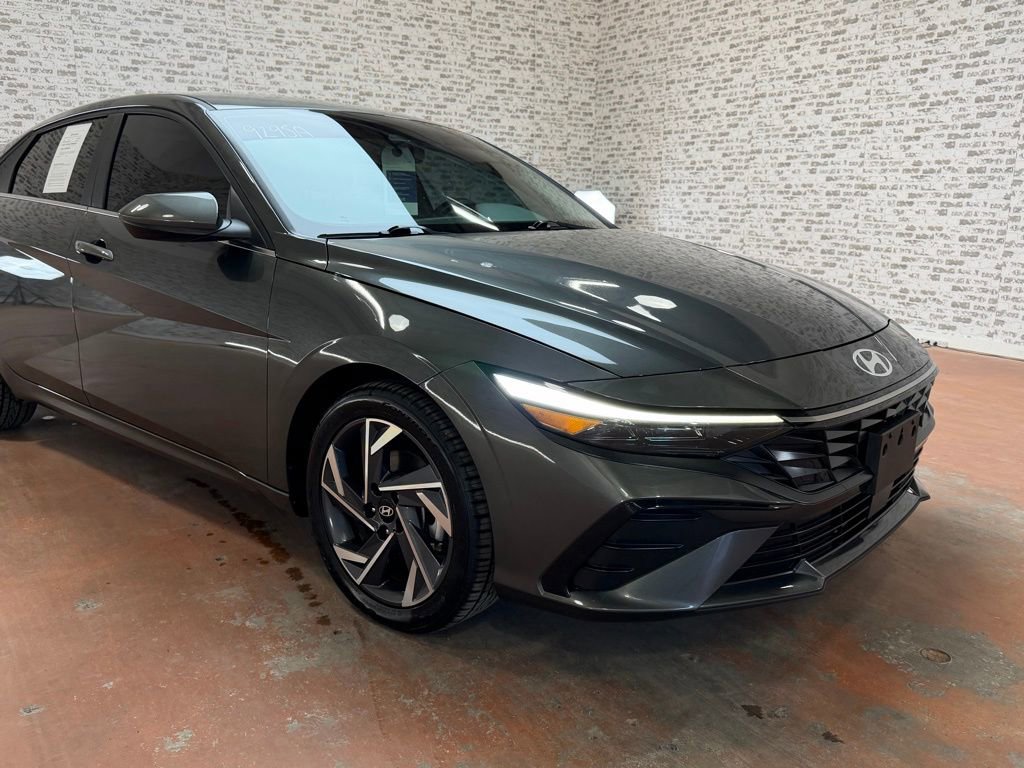 Certified 2024 Hyundai Elantra SEL w/ Convenience Package image 7