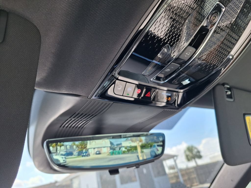 New 2027 Cadillac Vistiq Sport w/ LPO, Floor Liner Package AWD/4WD image 15