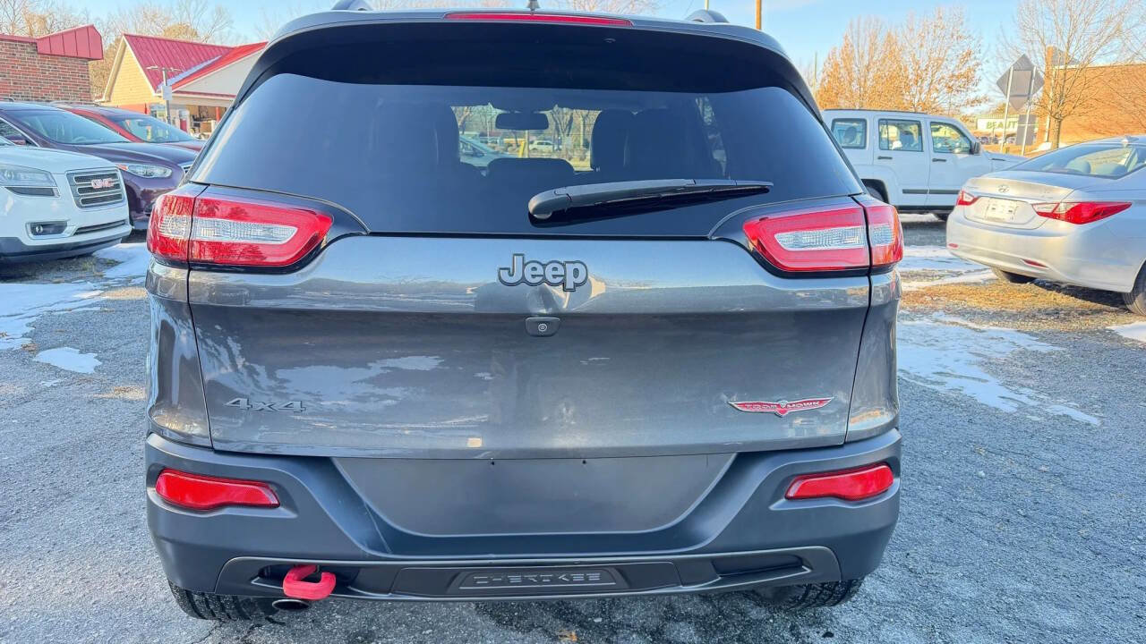 Used 2017 Jeep Cherokee Trailhawk w/ Cold Weather Group image 8