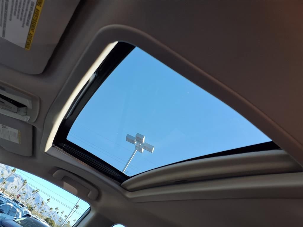 Used 2016 Toyota Sienna L image 3