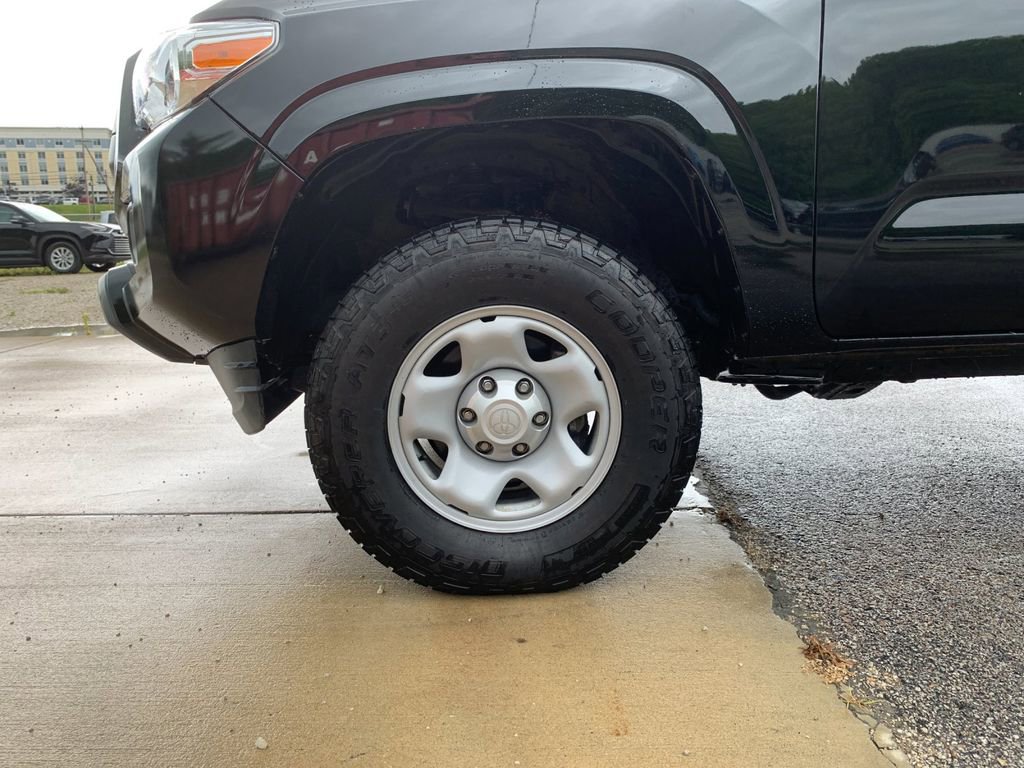 Used 2023 Toyota Tacoma SR AWD/4WD image 33