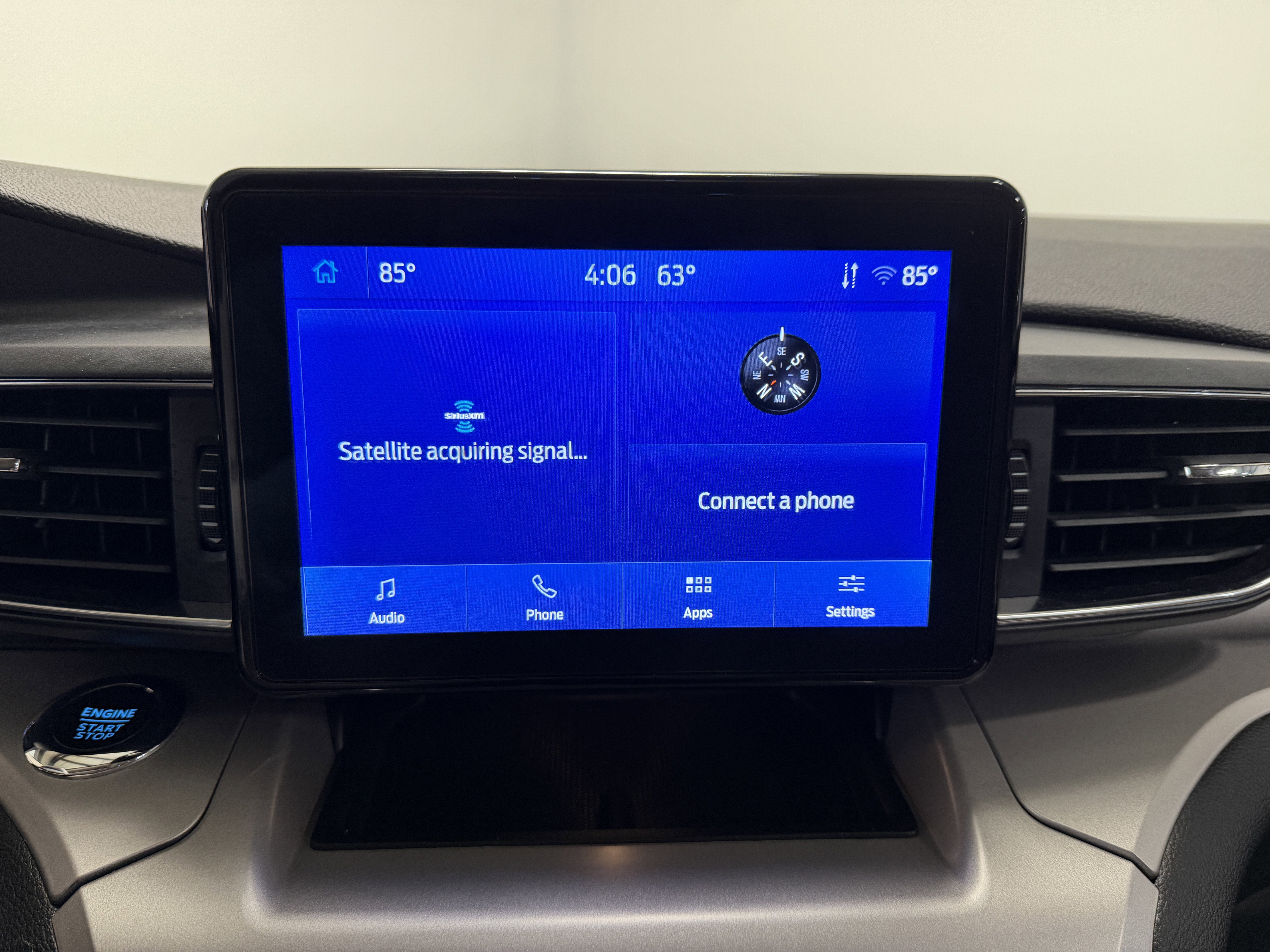 Used 2023 Ford Explorer XLT w/ Equipment Group 202A image 9