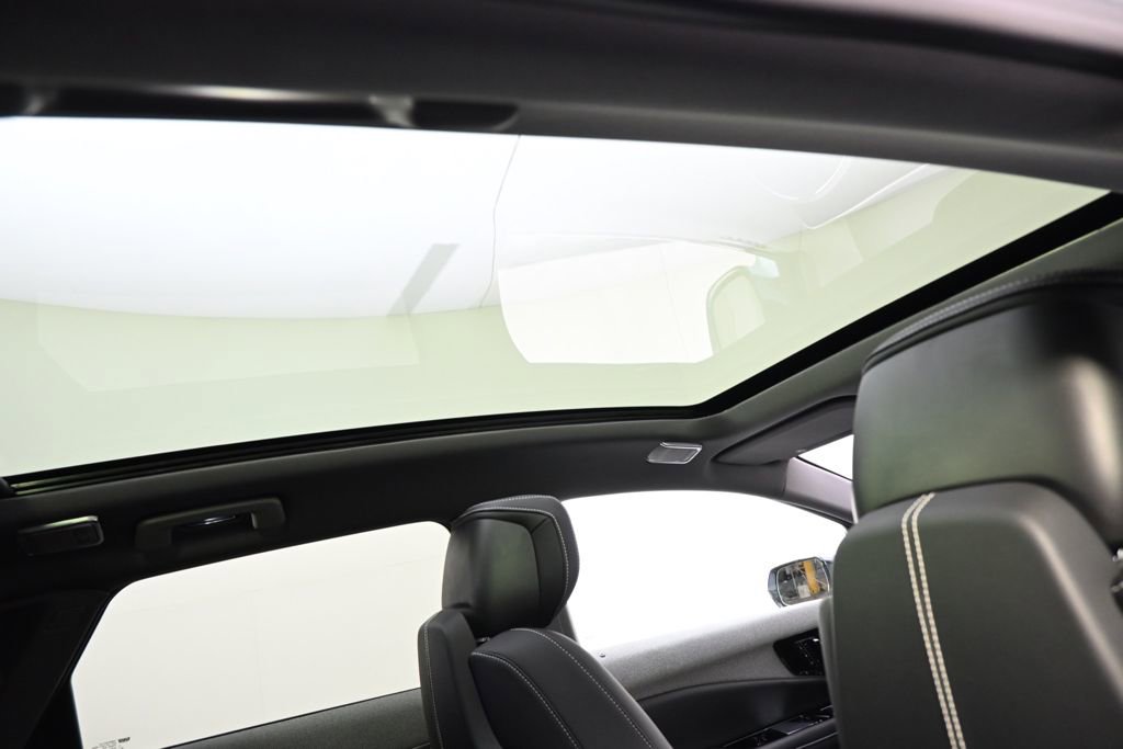 New 2025 Cadillac Optiq Sport 2 w/ LPO, ONYX Package AWD/4WD image 17