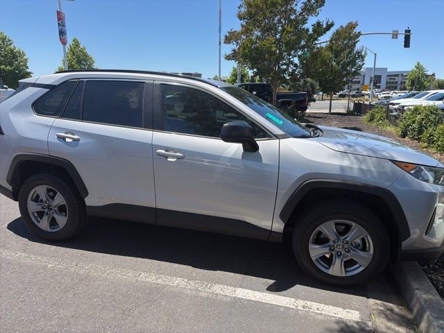 Certified 2022 Toyota RAV4 LE AWD/4WD image 5