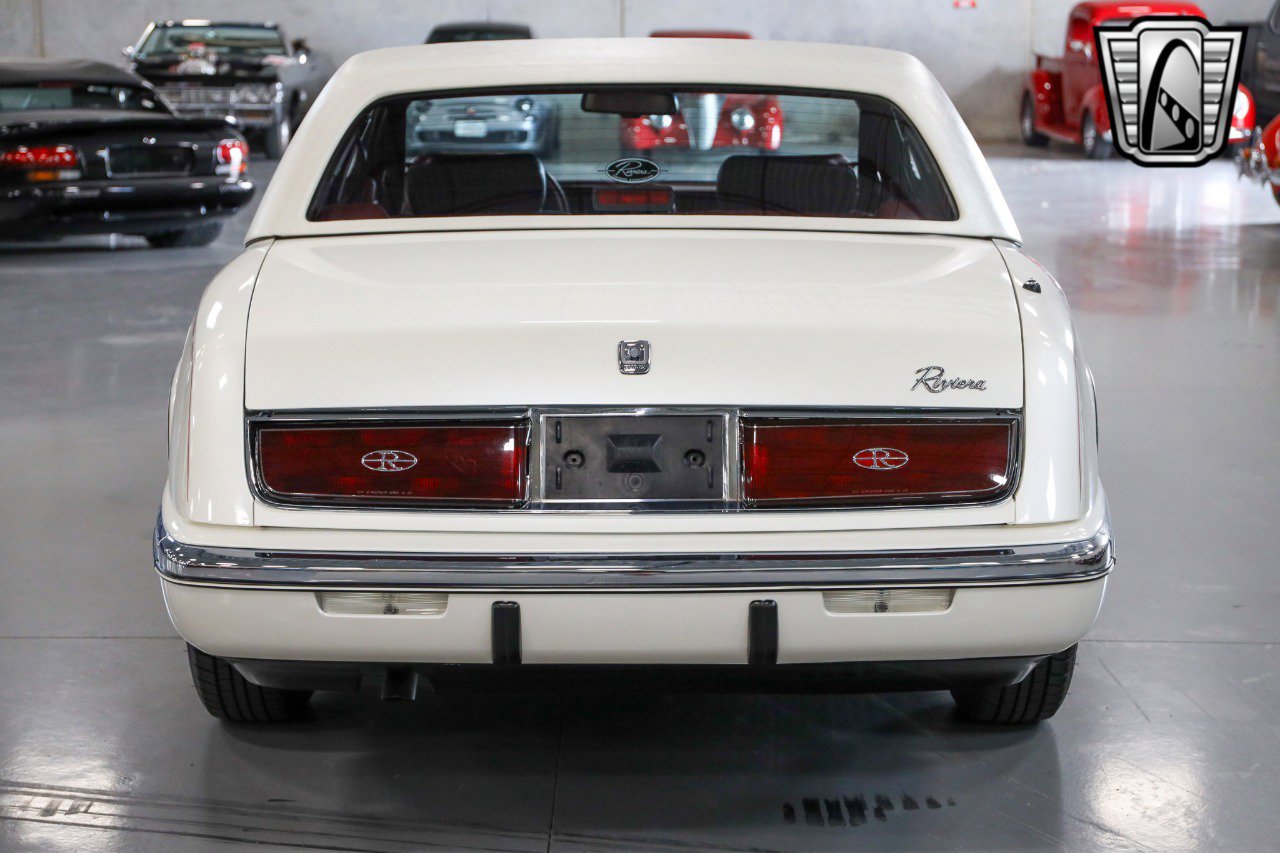 Used 1991 Buick Riviera Coupe image 5