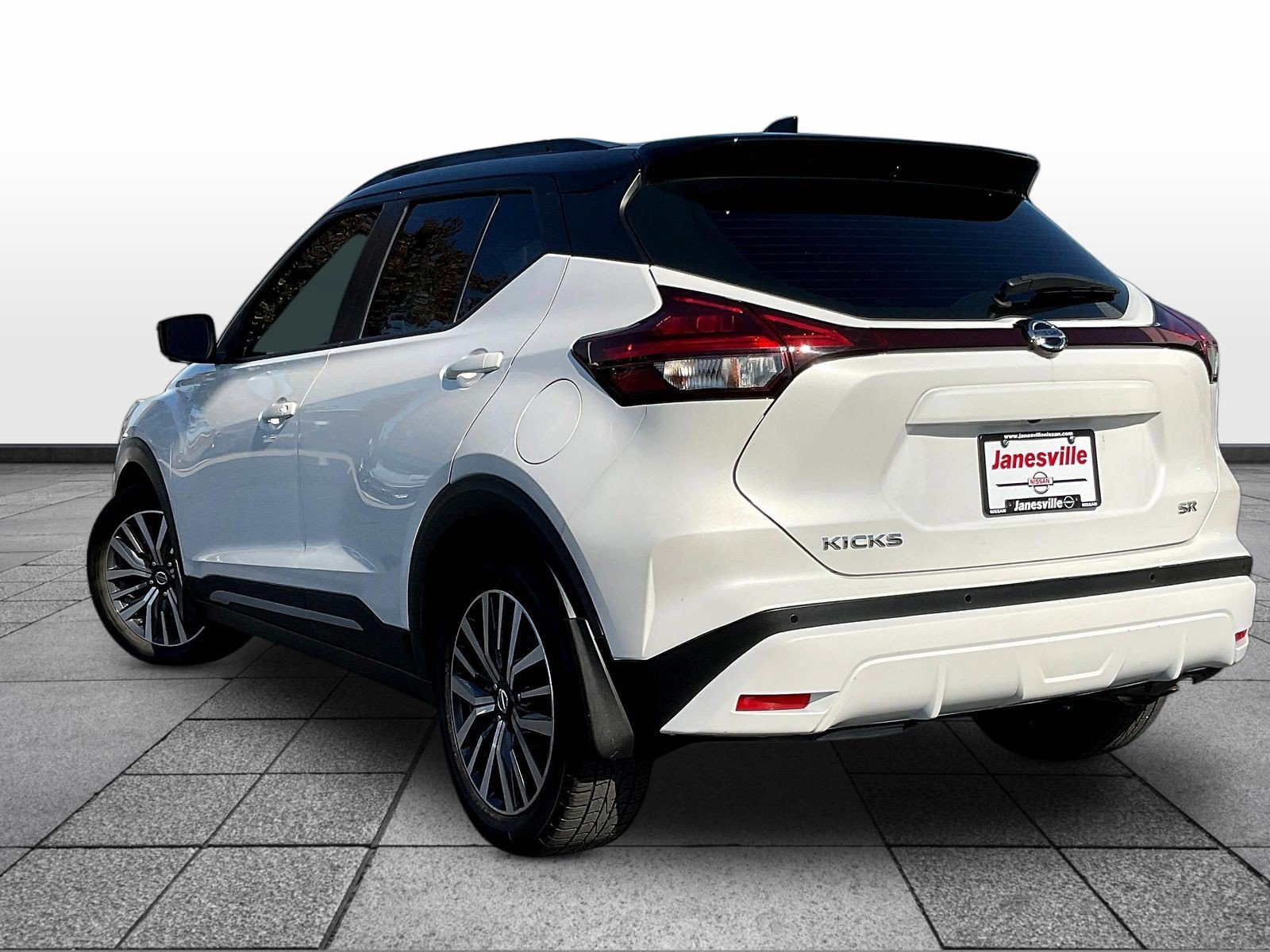 Certified 2021 Nissan Kicks SR w/ SR Premium Package FWD image 5