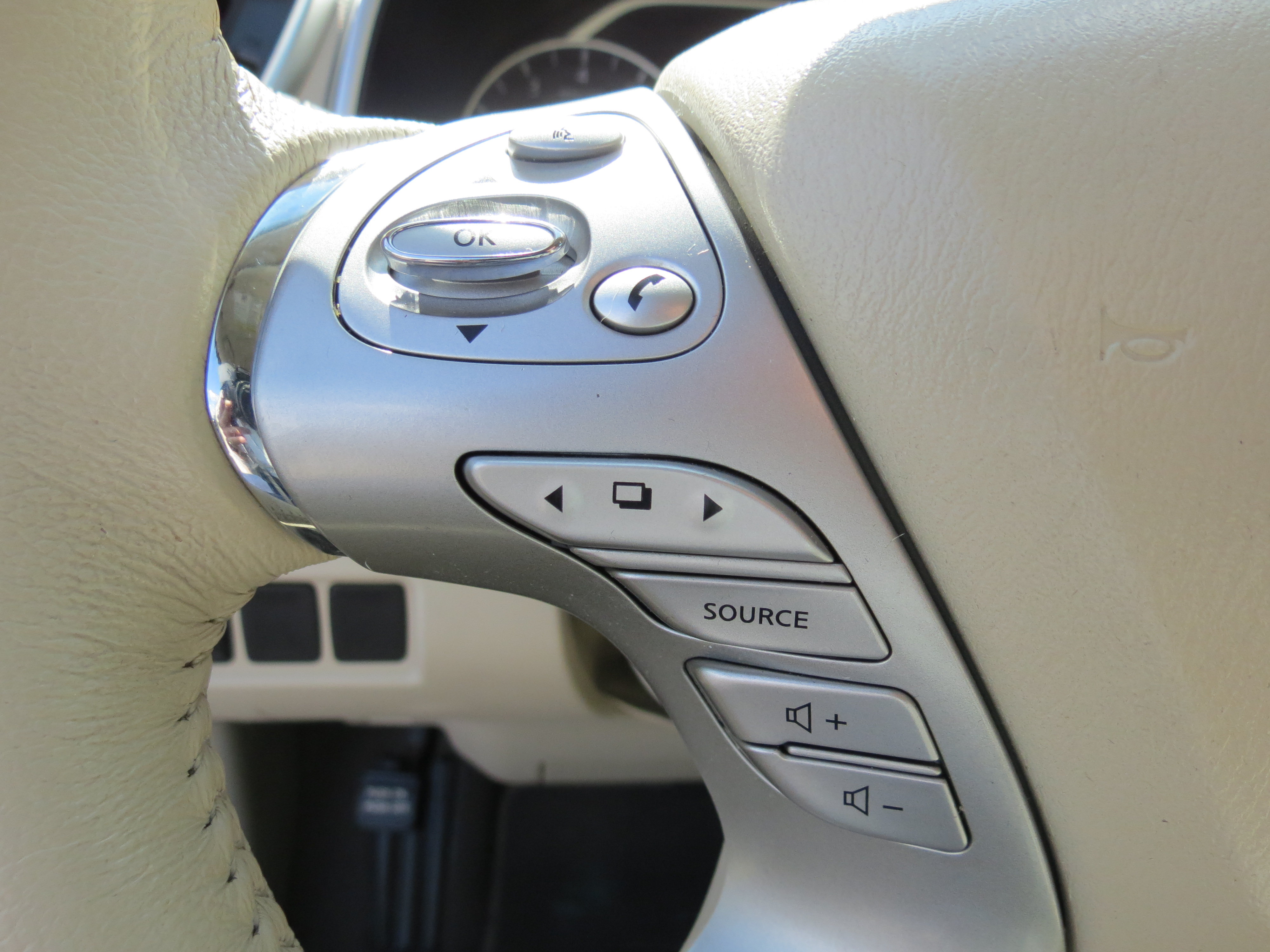 Used 2016 Nissan Murano SL w/ SL Technology Package FWD image 14