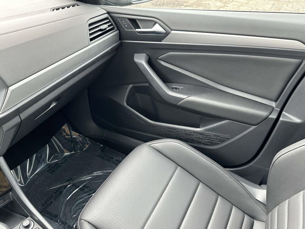 Certified 2021 Volkswagen Jetta SE w/ SE Cold Weather Package image 32