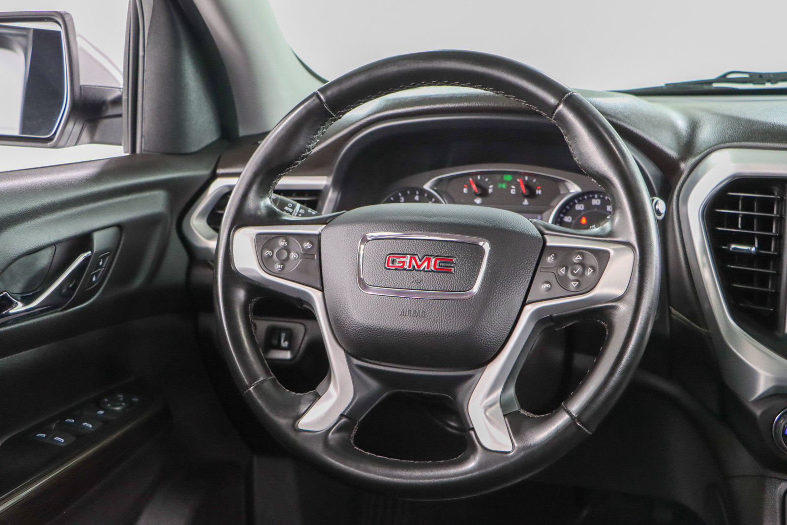 Used 2023 GMC Acadia SLT FWD image 12