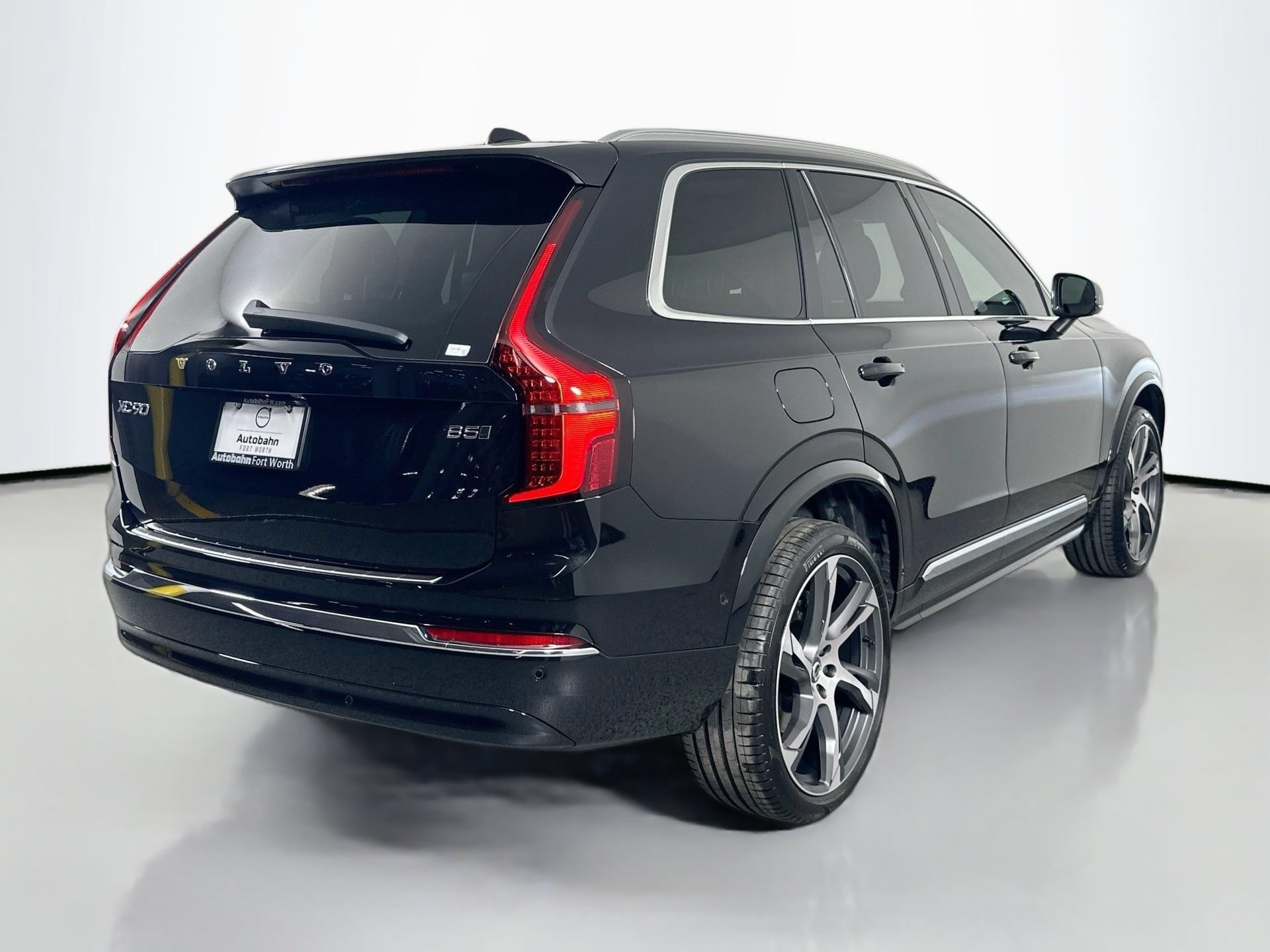 New 2026 Volvo XC90 B5 Plus w/ Protection Package Premier AWD/4WD image 5