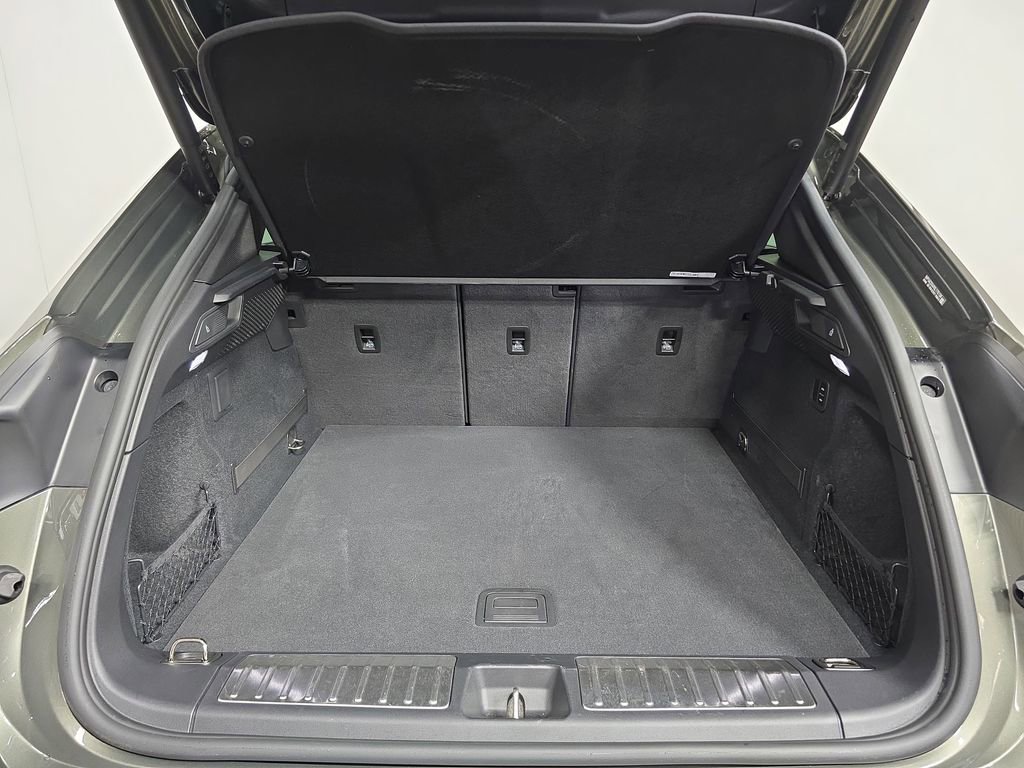 Certified 2025 Porsche Macan Turbo Electric AWD/4WD image 25