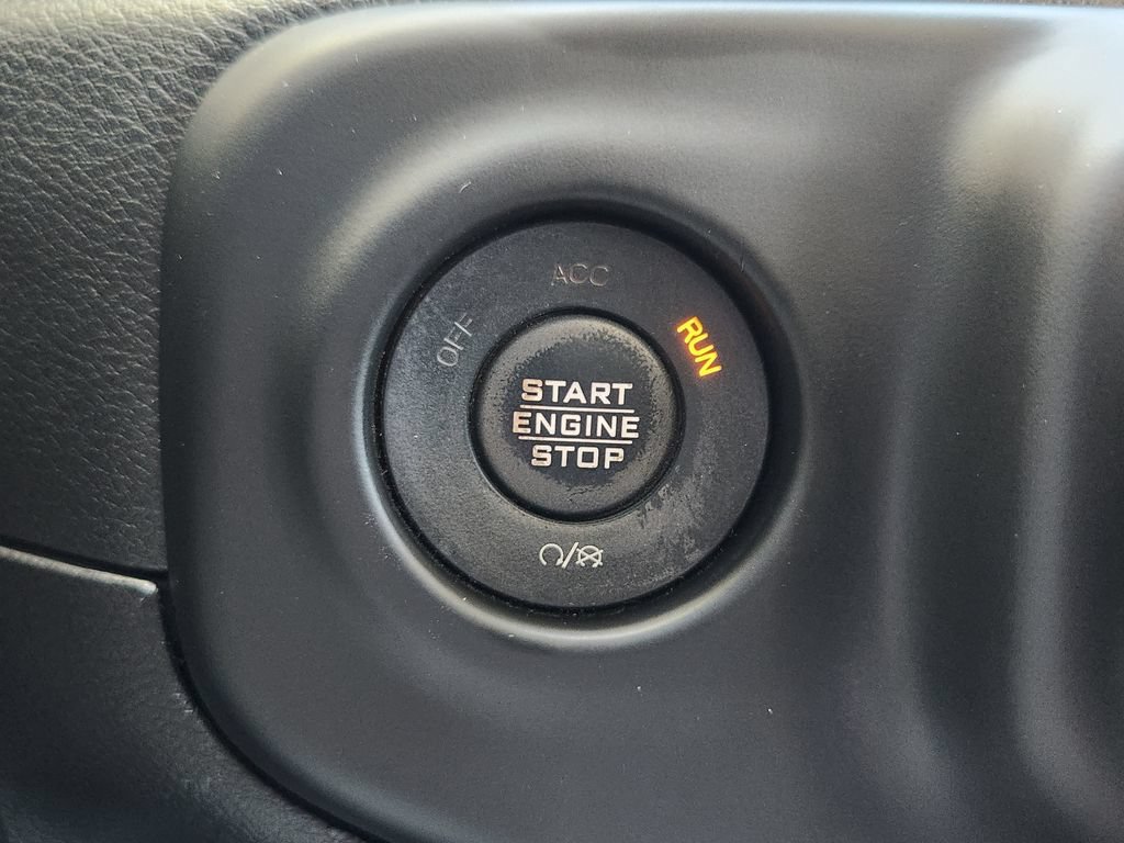 Used 2018 Jeep Wrangler Unlimited Sahara AWD/4WD image 12