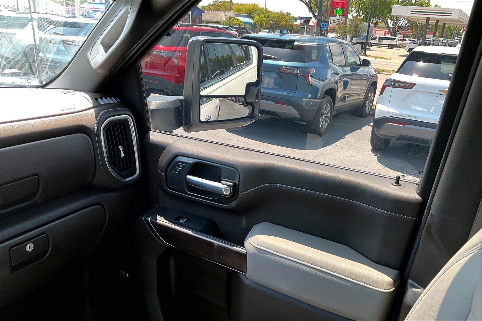 Used 2022 GMC Sierra 2500 SLT w/ SLT Premium Package AWD/4WD image 17