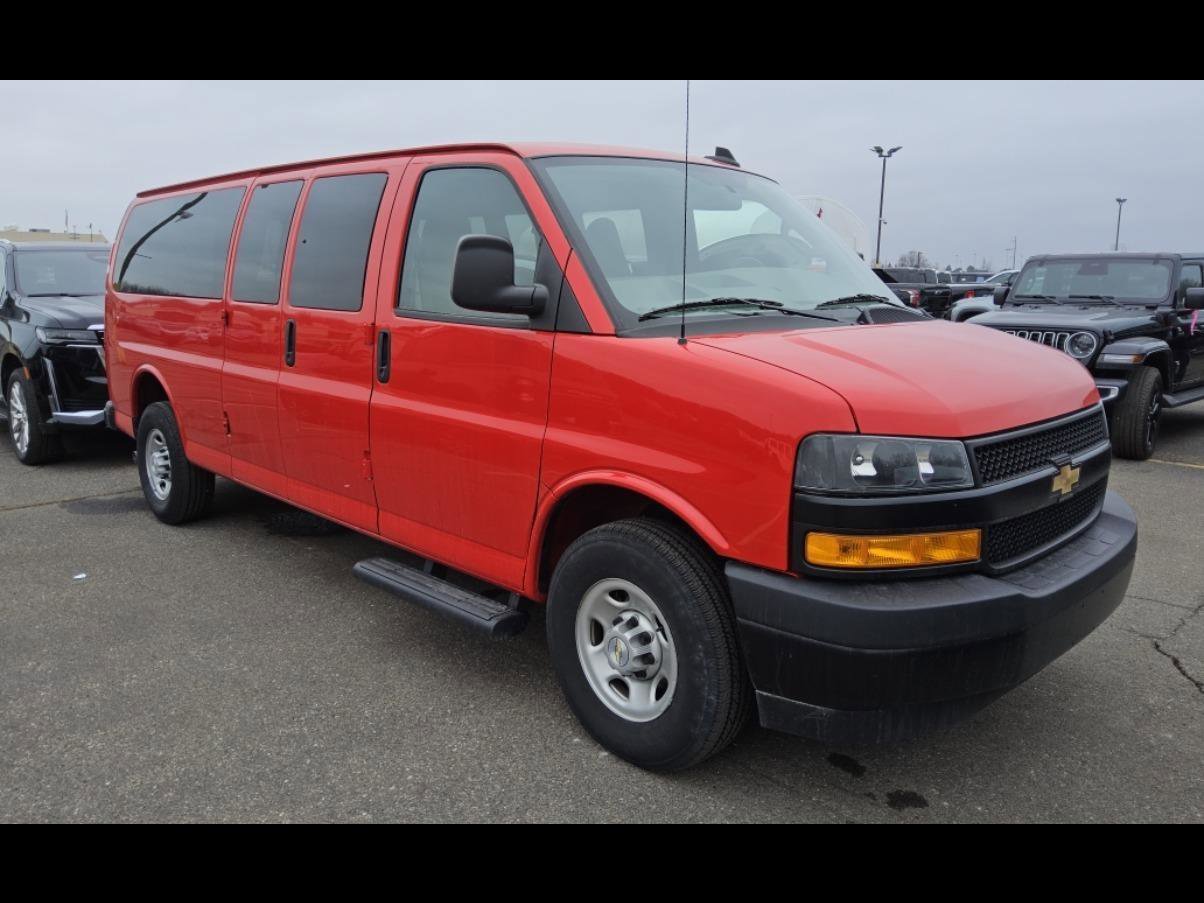 Used 2024 Chevrolet Express 3500 Extended image 2