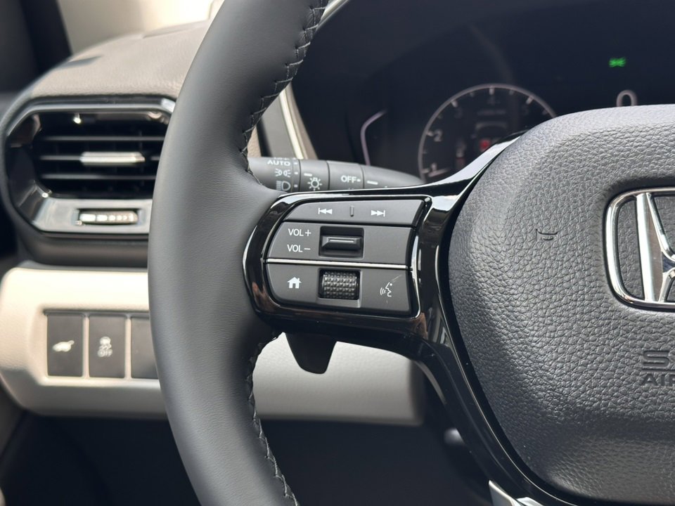 New 2025 Honda Pilot Touring image 24