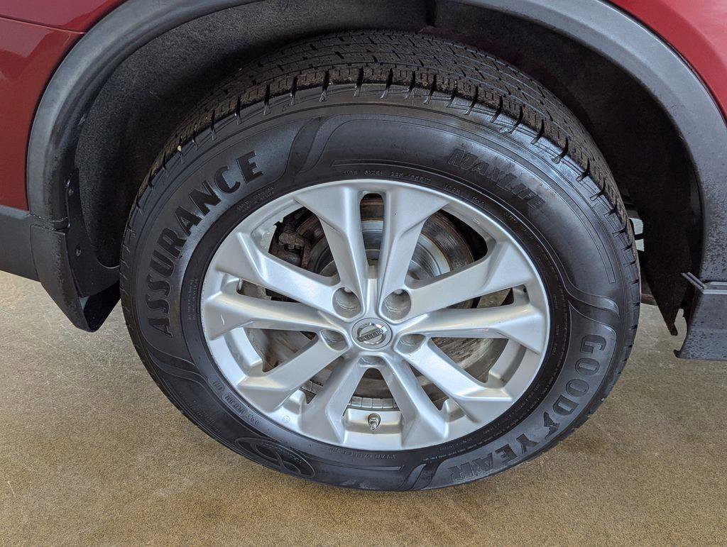 Used 2016 Nissan Rogue SV image 27