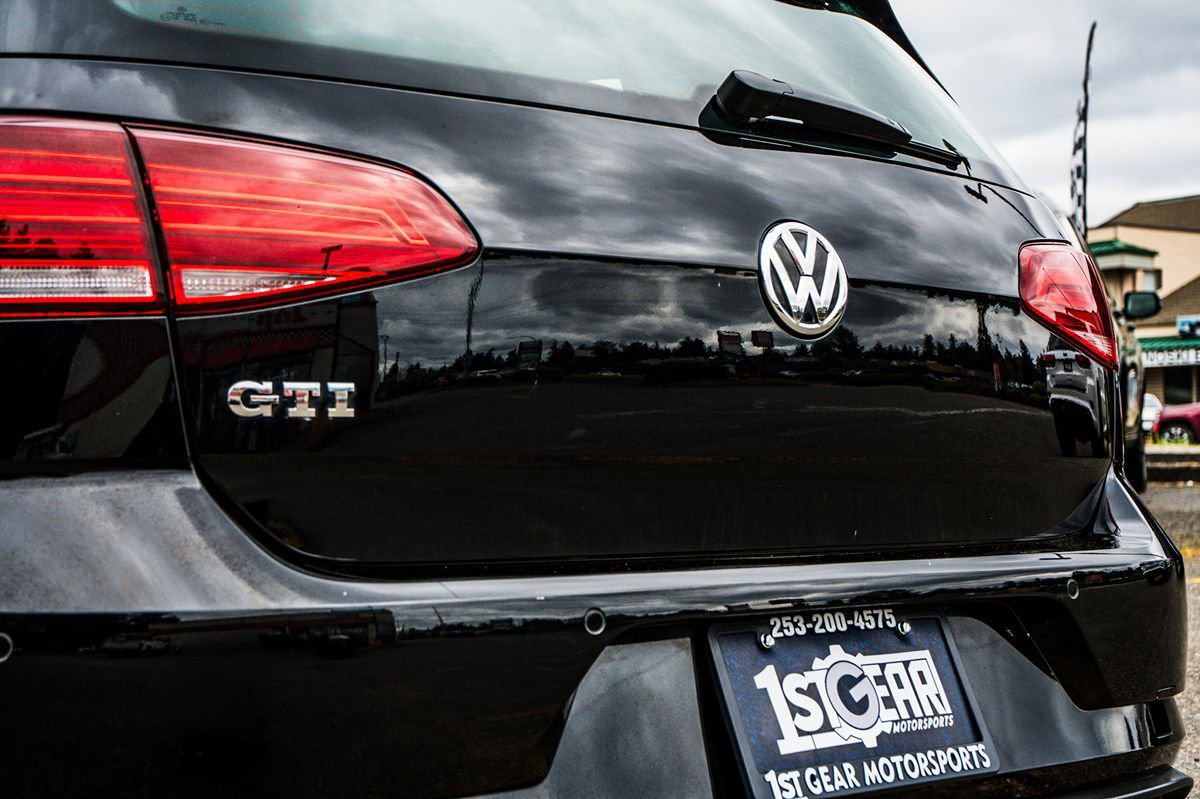Used 2018 Volkswagen GTI SE FWD image 12