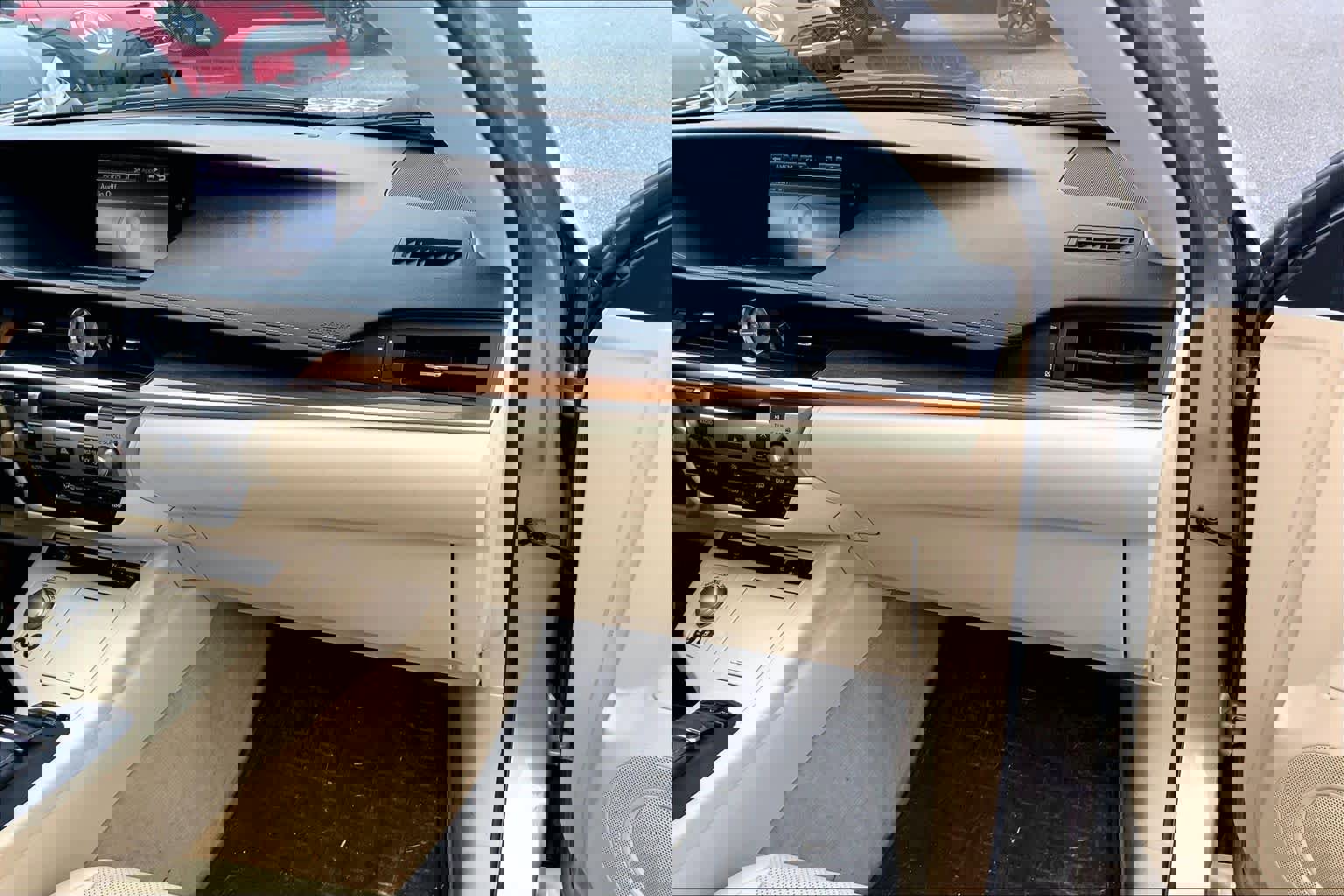 Used 2014 Lexus ES 300h w/ Premium Package w/Bamboo Trim image 19