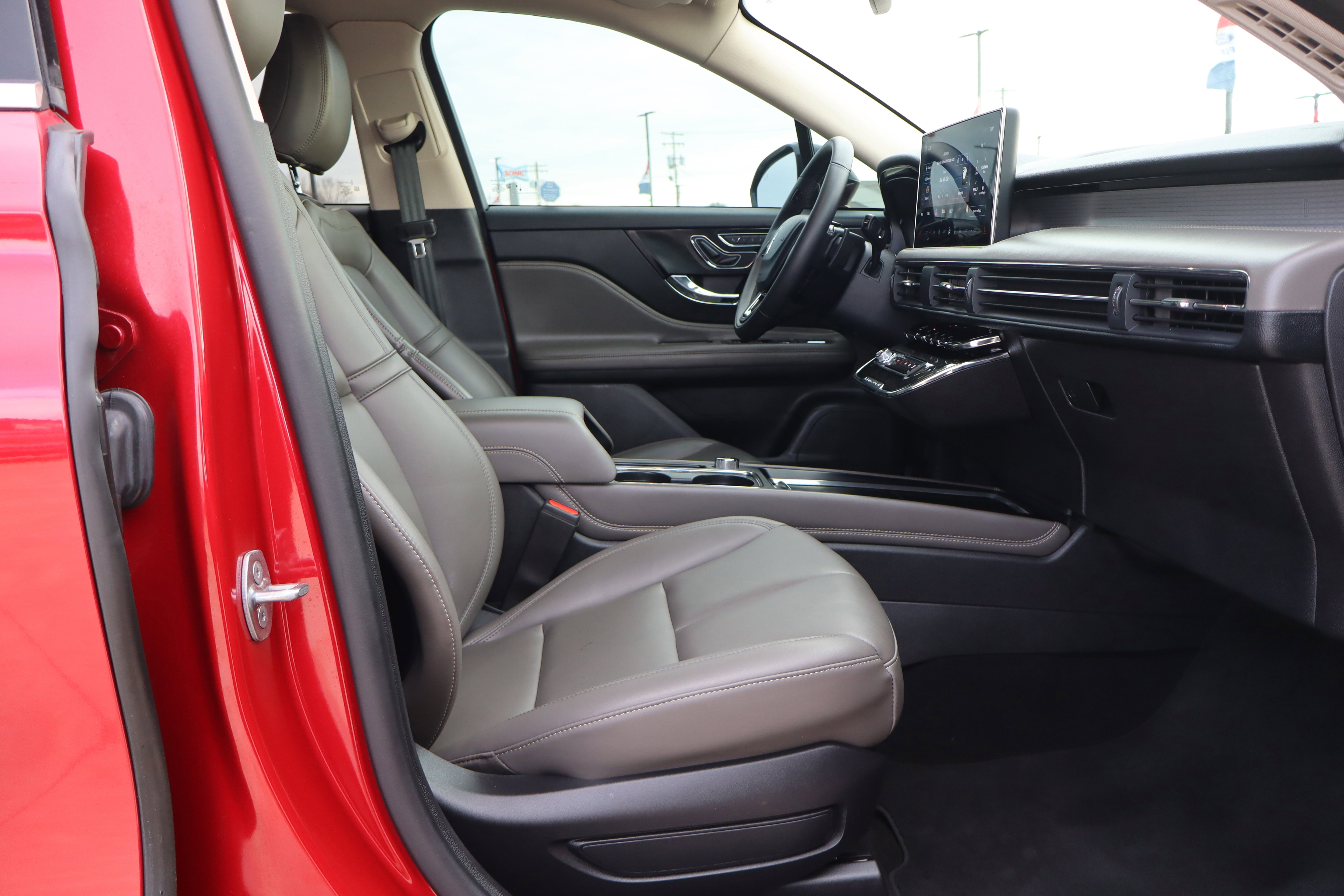 Used 2024 Lincoln Corsair Premiere w/ Rear Removable Package Tray image 13