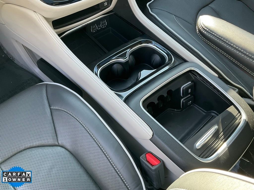 Used 2022 Chrysler Pacifica Limited w/ Uconnect Theater Family Group image 49