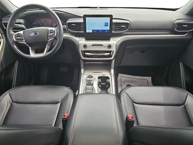Used 2022 Ford Explorer XLT w/ Equipment Group 202A image 9