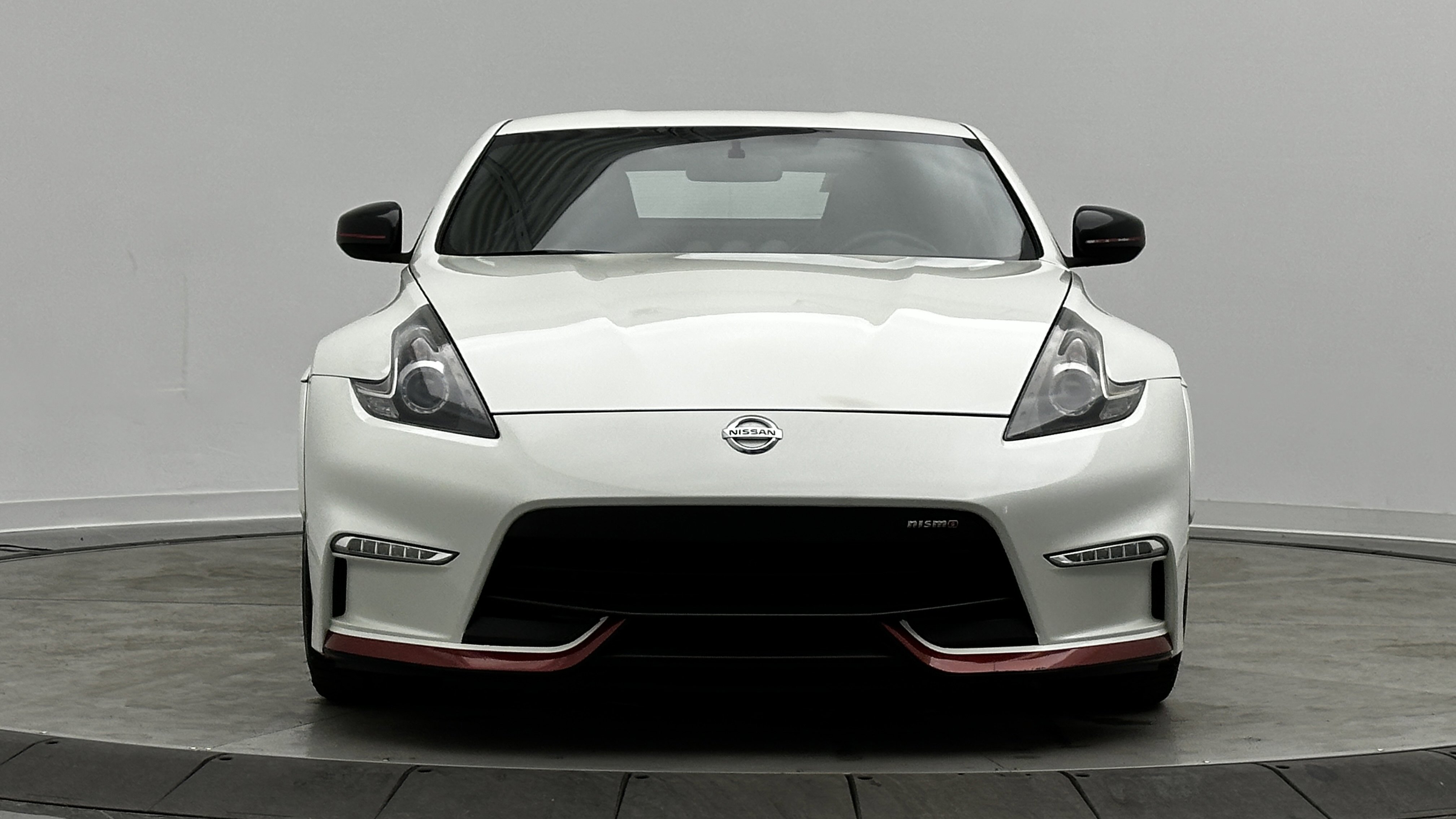 Used 2017 Nissan 370Z NISMO image 2