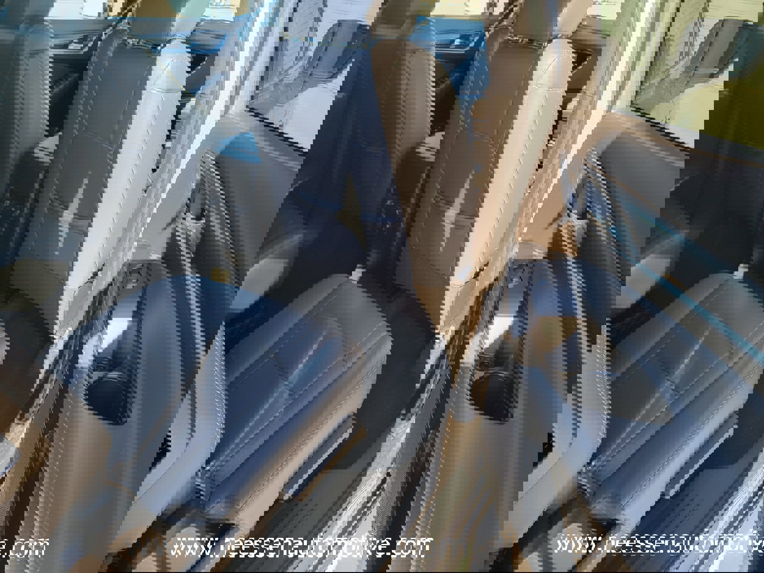 Used 2023 Buick Enclave Essence image 12