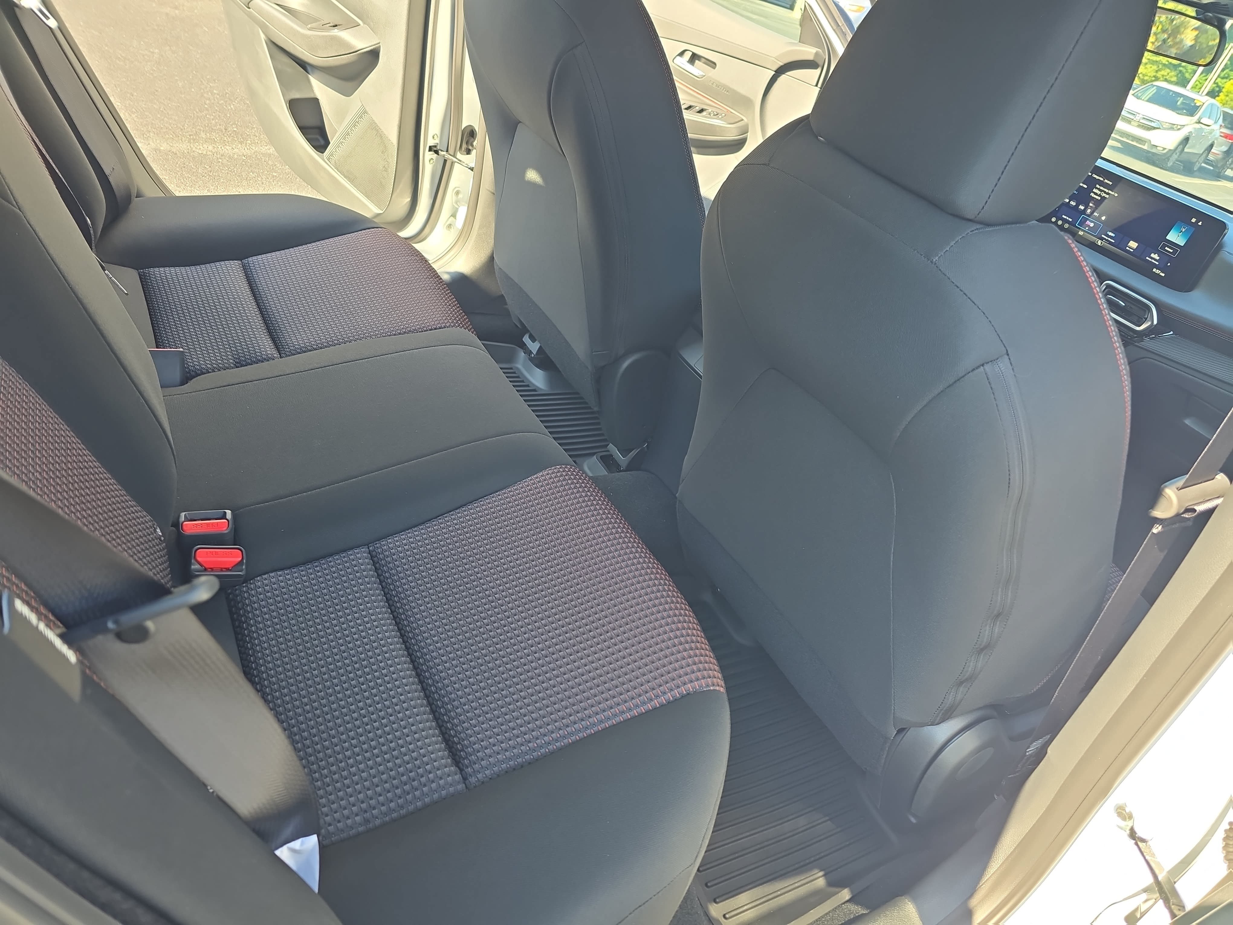 New 2027 Nissan Sentra SR w/ Floor Mat Package FWD image 11