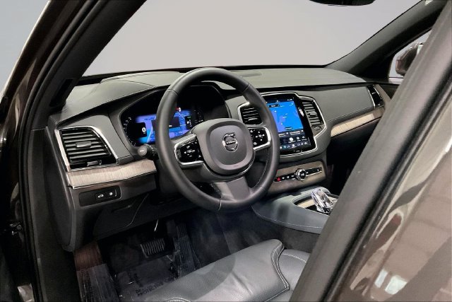 Certified 2024 Volvo XC90 T8 Ultimate w/ Protection Package Premier AWD/4WD image 17