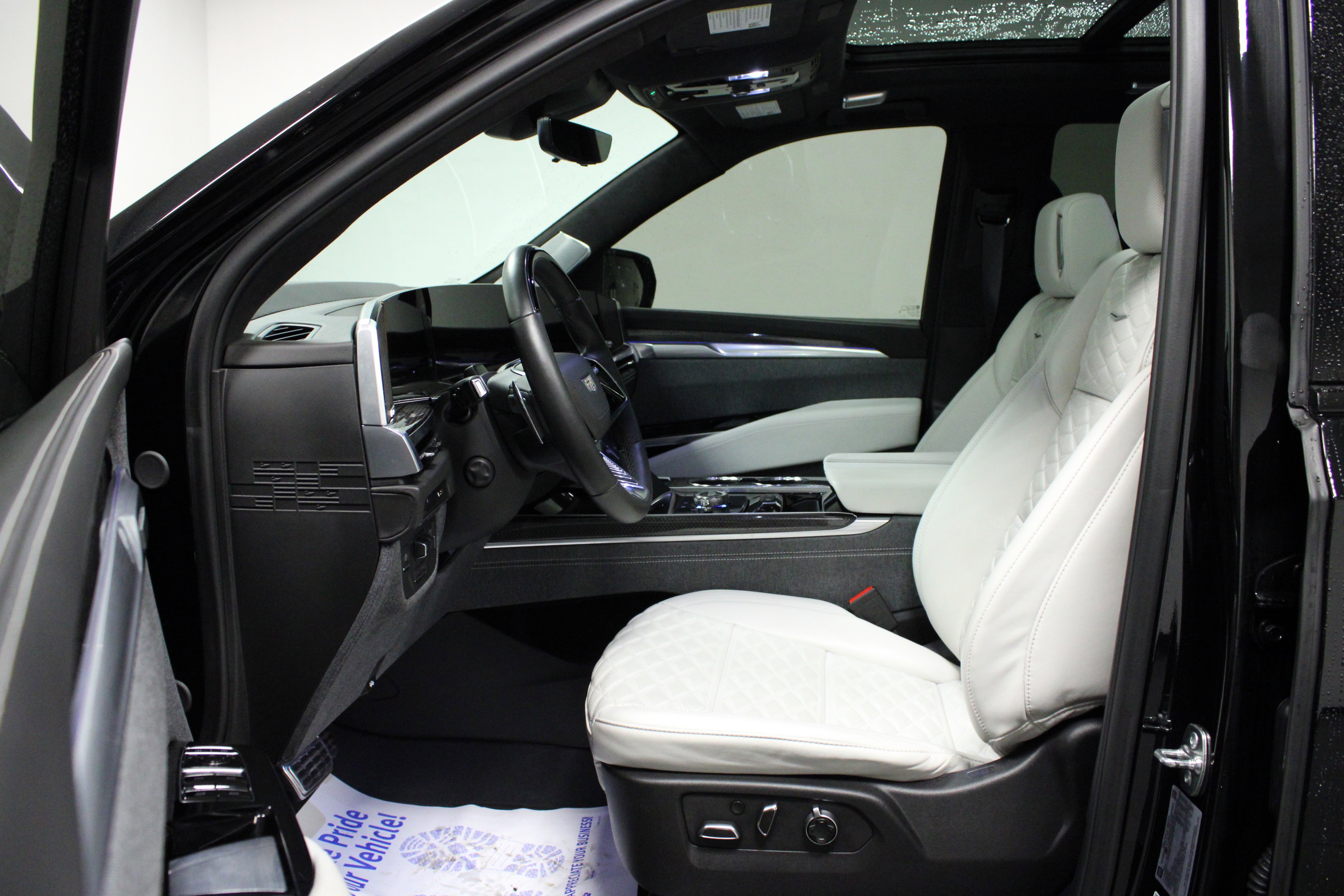 Used 2025 Cadillac Escalade V image 12