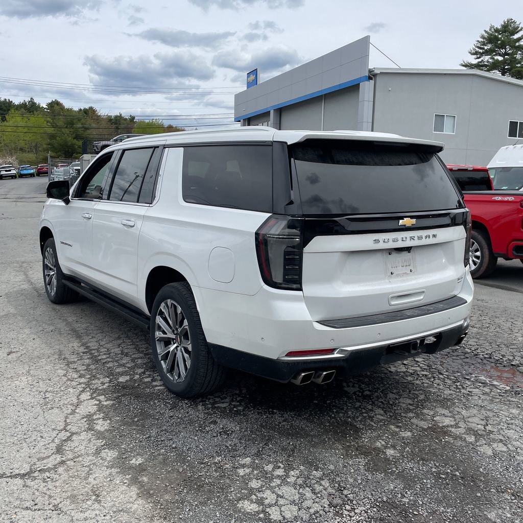 Used 2025 Chevrolet Suburban High Country AWD/4WD image 5