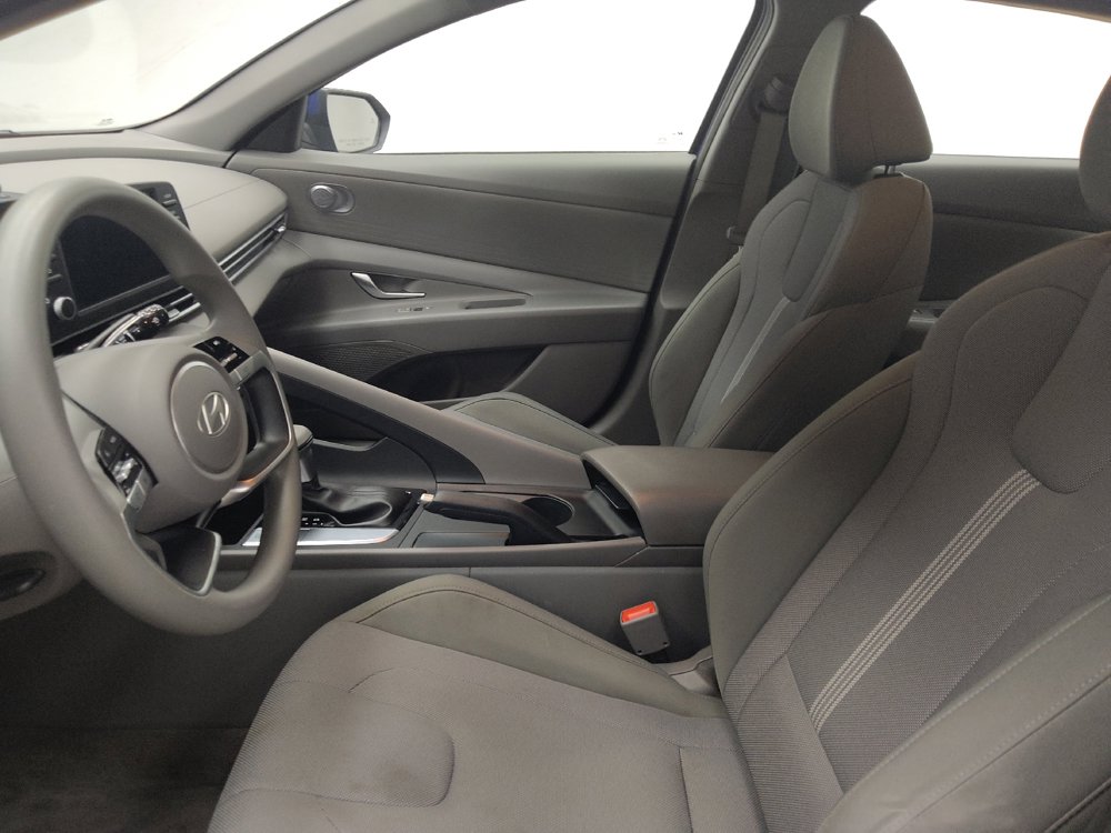 Used 2025 Hyundai Elantra SE FWD image 17