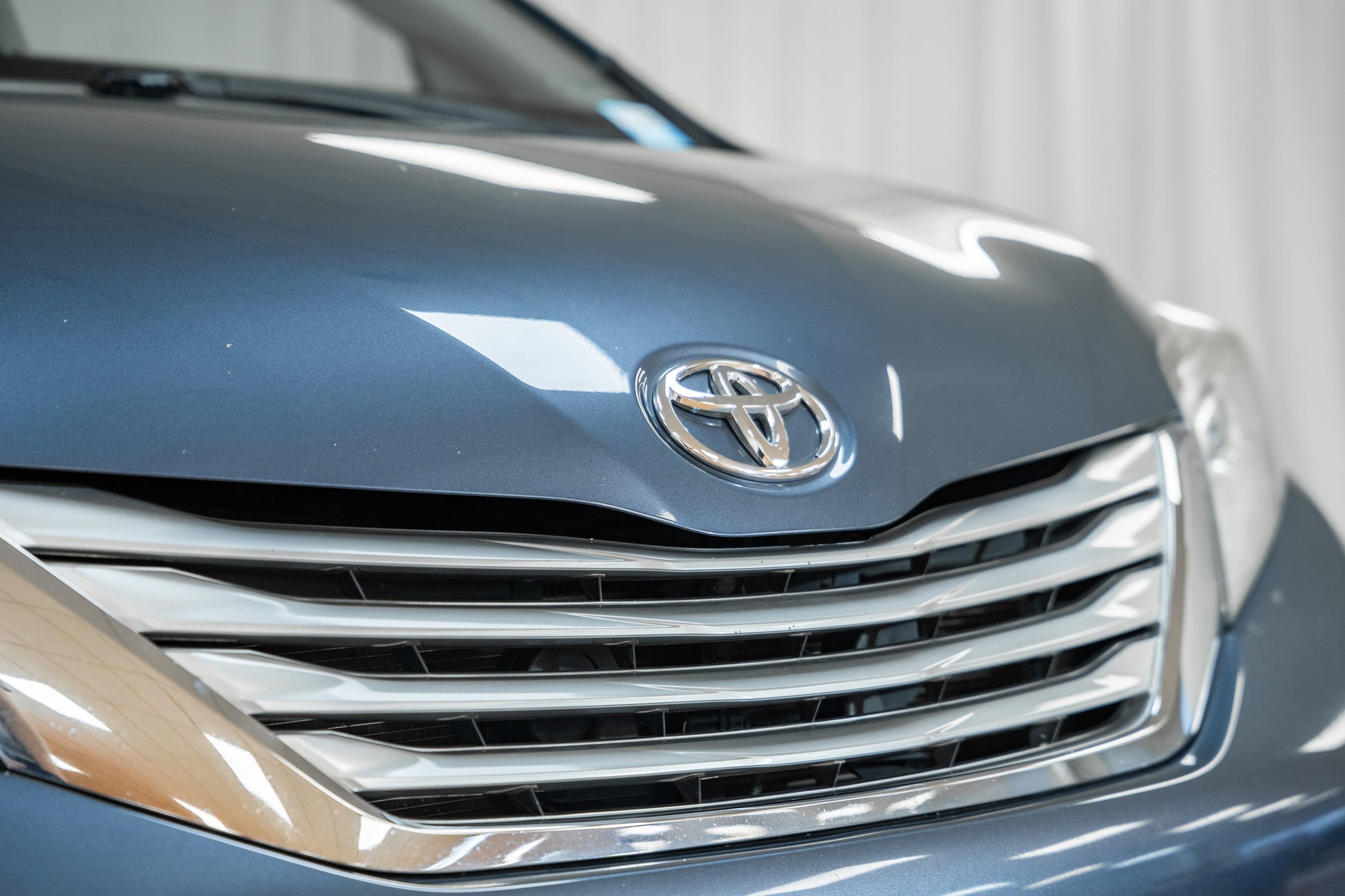 Used 2014 Toyota Sienna Limited image 7